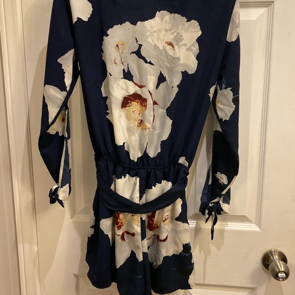 Dynamite Floral Romper - Picture 4 of 5